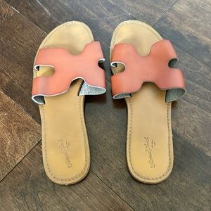 Universal Thread Women’s Slip On Sandals